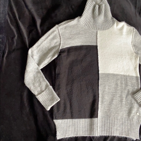 ❤️POINT ZERO PATCH WORKED COLOR BLOCKING SWEATER❤️ - Picture 4 of 15